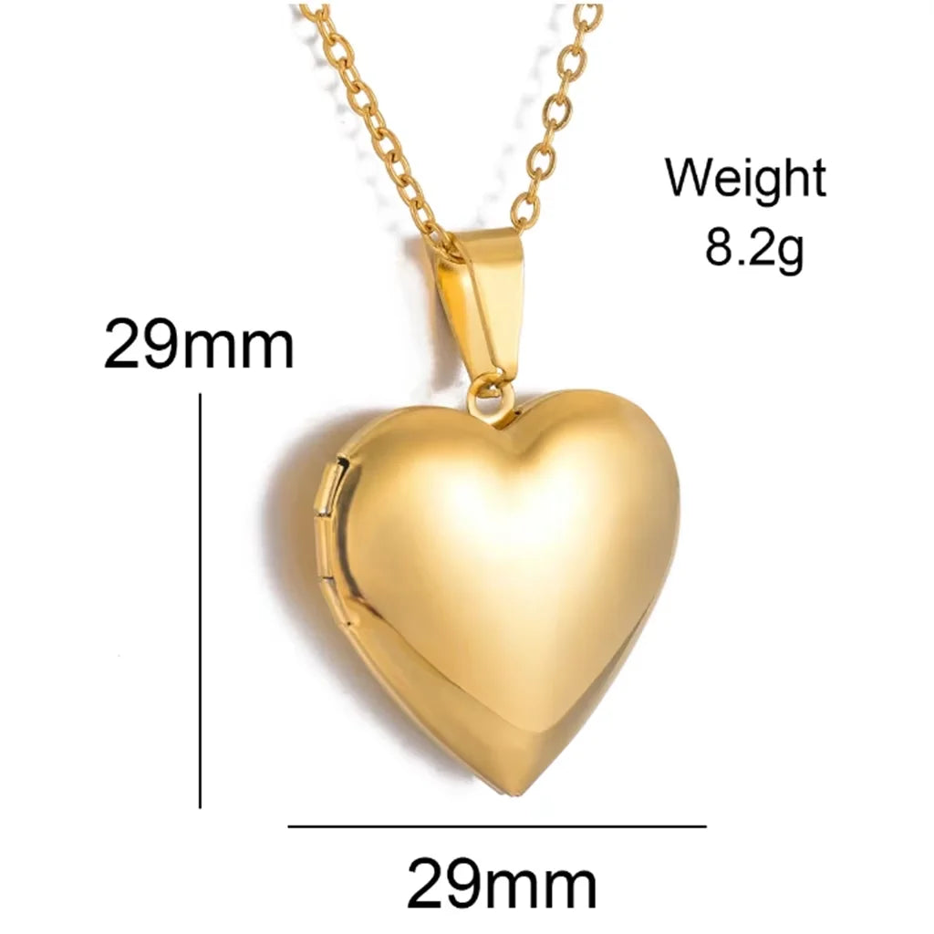 Gold heart-shaped locket pendant necklace on a white background with dimension lines and text showing 29mm width and height, plus weight 8.2g.
